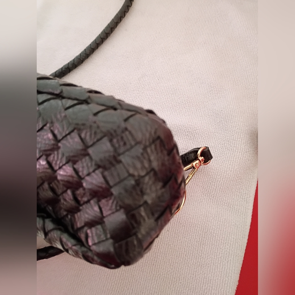 Sondra Roberts Squared Chic Black With Gold Accents Woven Purse. - Picture 11 of 12